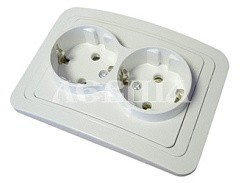 Фото Розетка 2-м с/у с/з "Валери" 16А 220В белая "UNIVersal" В0128